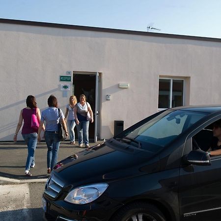 Autohotel Равена Екстериор снимка